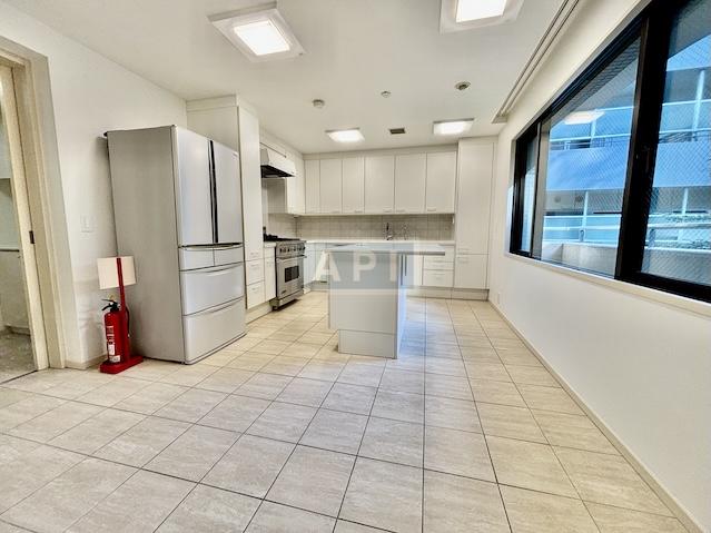  |  Interior photo 04