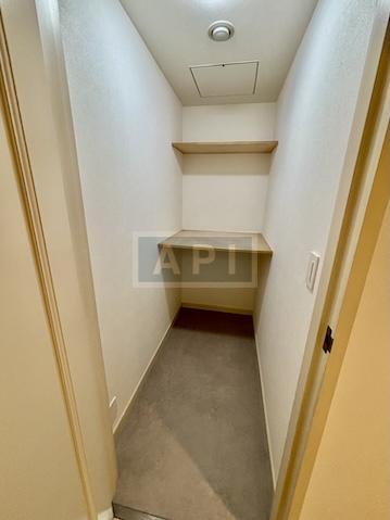  |  Interior photo 17