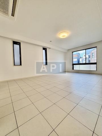  |  Interior photo 06
