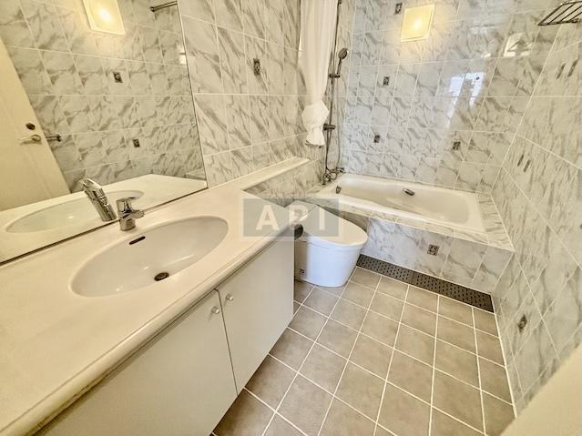  |  Interior photo 12