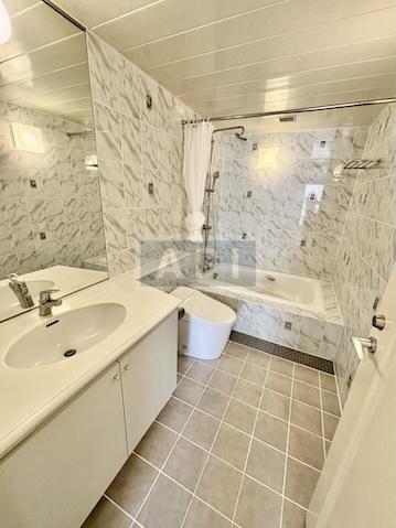  |  Interior photo 13