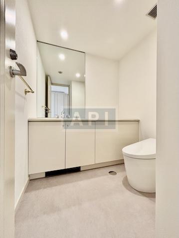  |  Interior photo 14