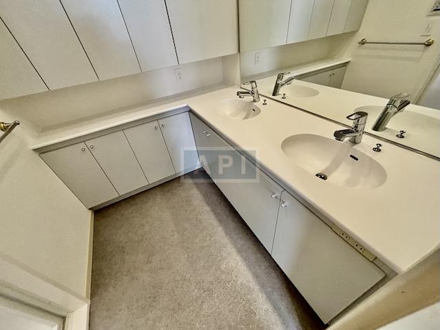  |  Interior photo 08