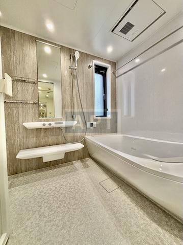  |  Interior photo 10