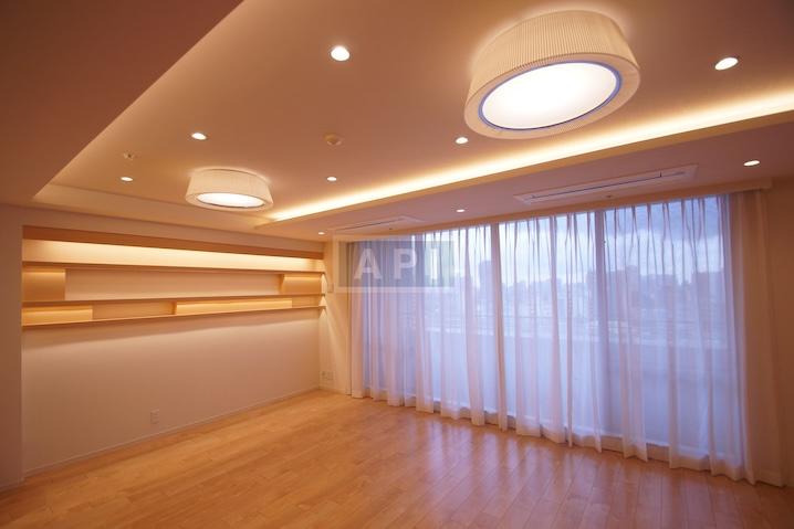  |  Interior photo 04