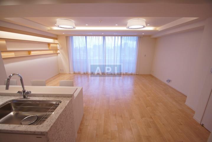  |  Interior photo 05