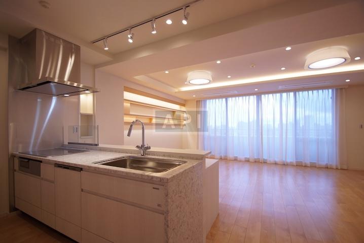  |  Interior photo 06