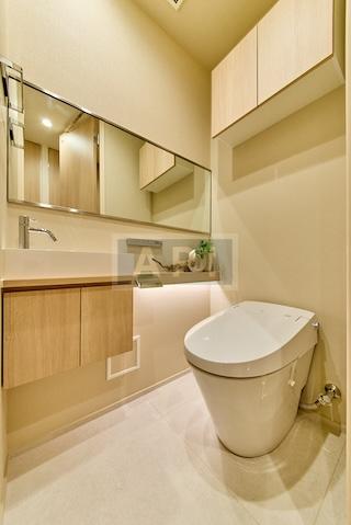  |  Interior photo 10