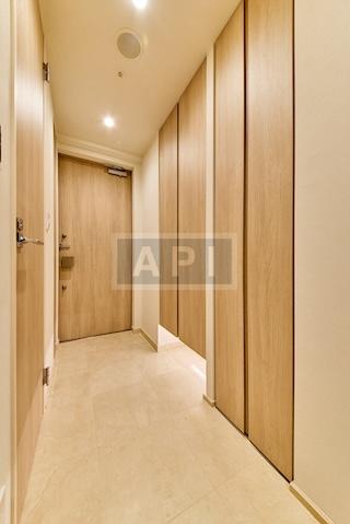  |  Interior photo 12