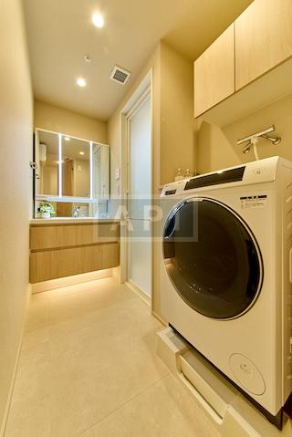  |  Interior photo 08