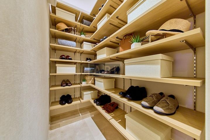  |  Interior photo 11