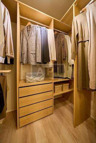  |  Interior photo 11