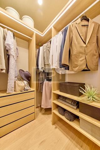  |  Interior photo 10