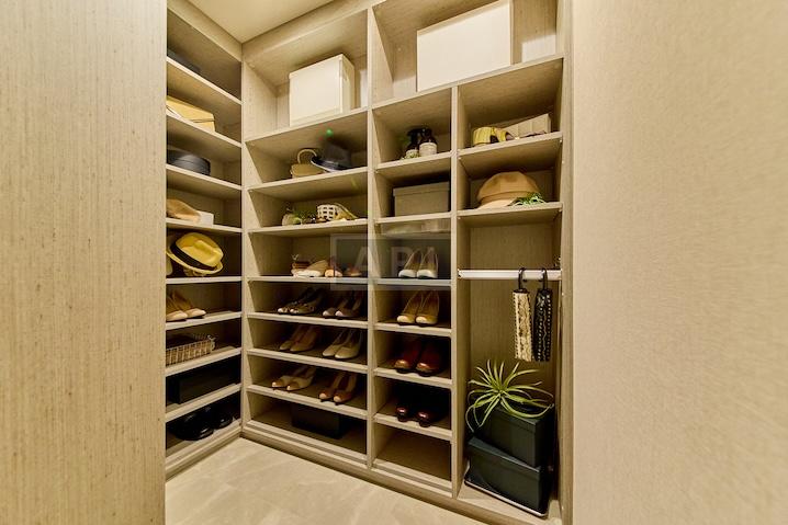  |  Interior photo 11