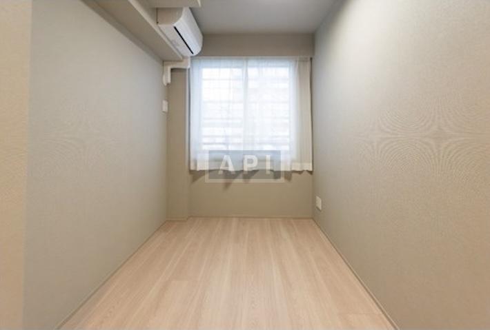  |  Interior photo 10