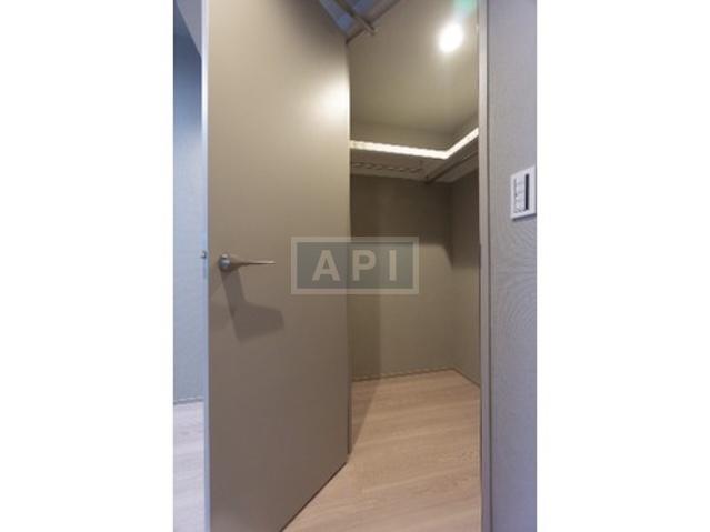  |  Interior photo 11