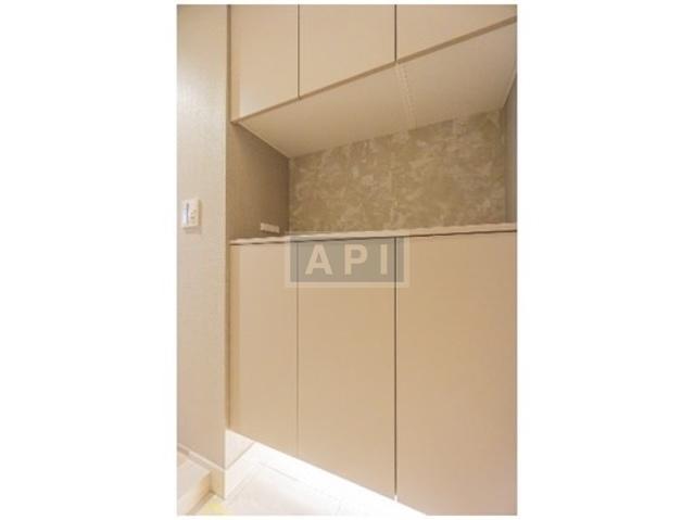  |  Interior photo 13