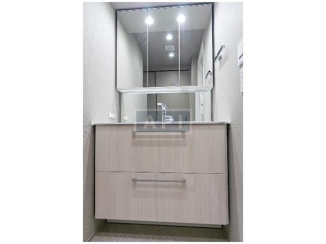  |  Interior photo 05