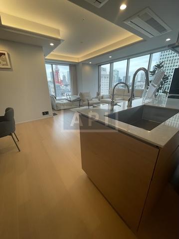  |  Interior photo 04