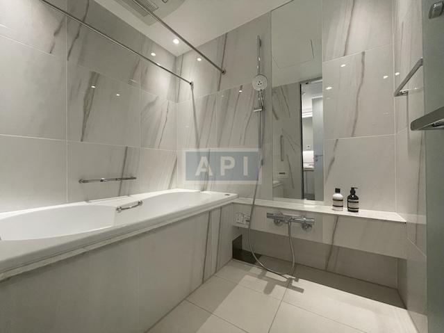  |  Interior photo 10