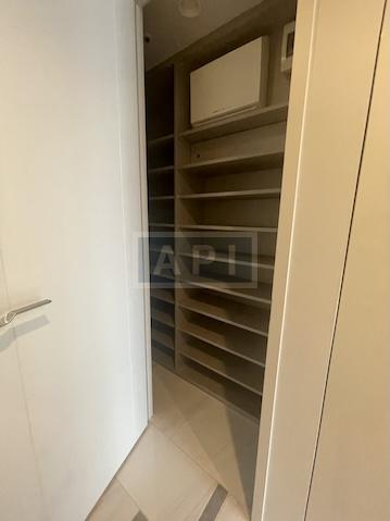  |  Interior photo 18