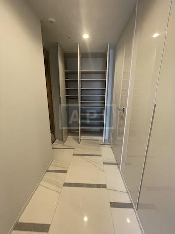  |  Interior photo 17