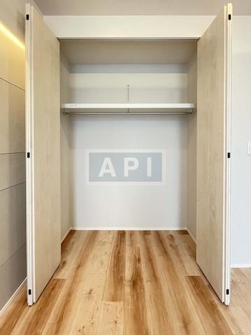  |  Interior photo 10