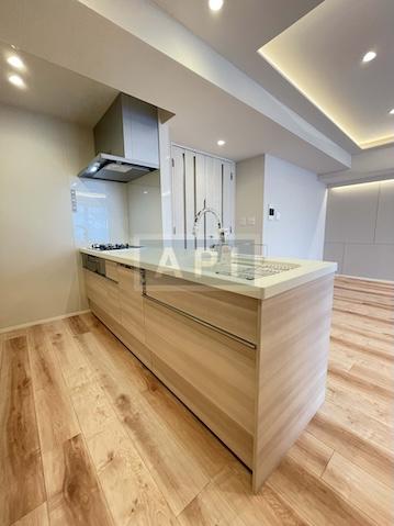  |  Interior photo 03