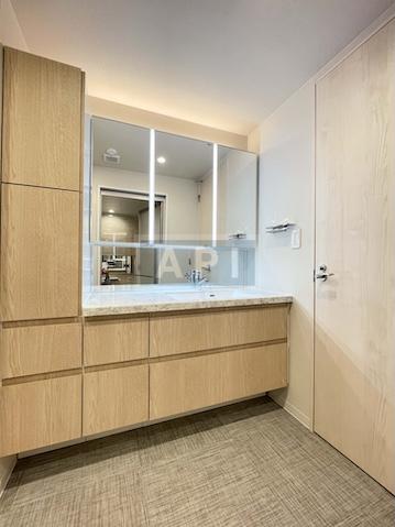  |  Interior photo 06