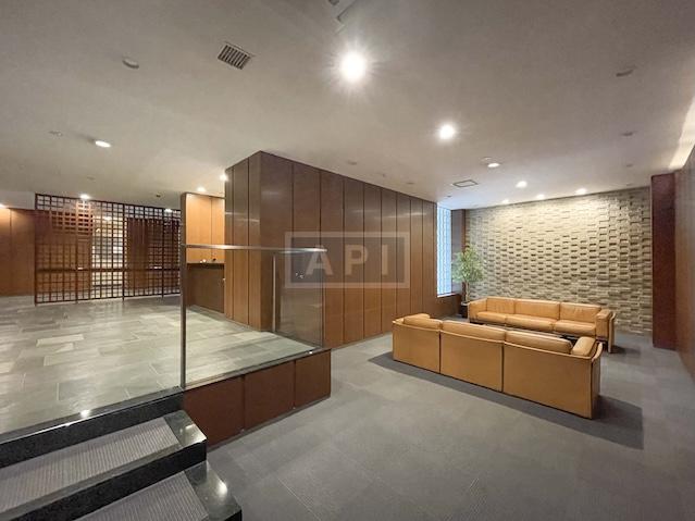  |  Exterior photo 04