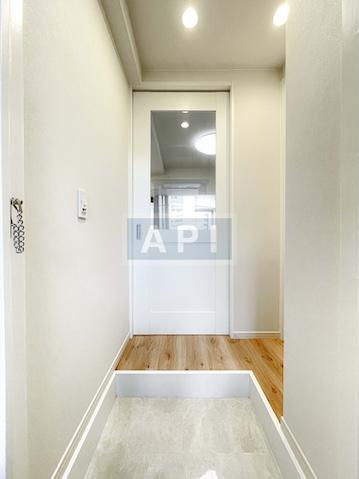  |  Interior photo 10