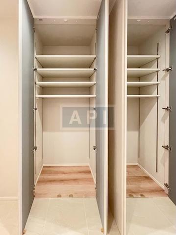  |  Interior photo 15