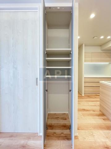  |  Interior photo 05