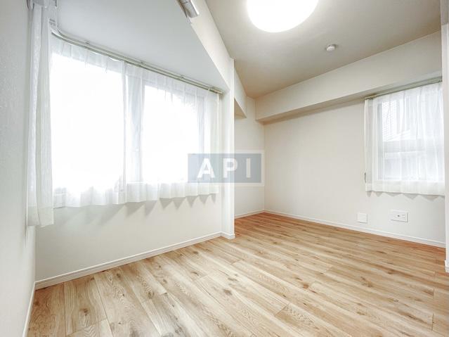  |  Interior photo 08