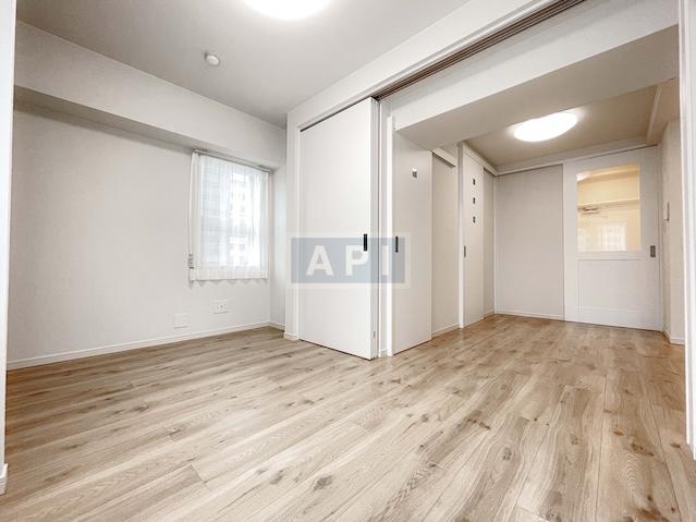  |  Interior photo 07