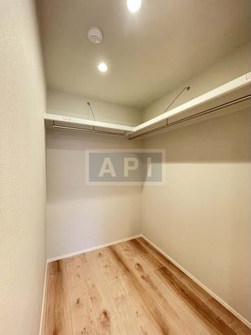  |  Interior photo 12