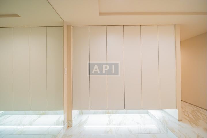  |  Interior photo 13