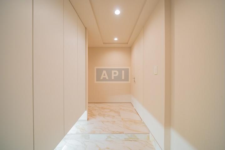  |  Interior photo 15