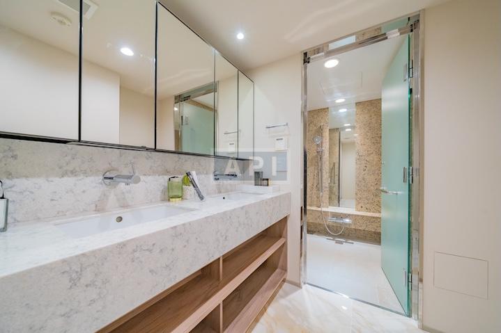  |  Interior photo 07