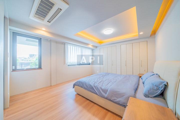  |  Interior photo 11