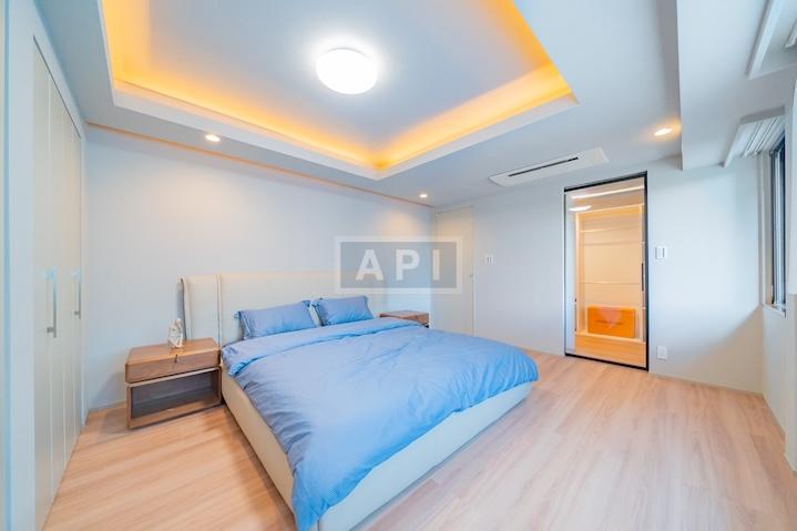  |  Interior photo 10