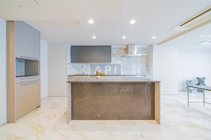  |  Interior photo 05