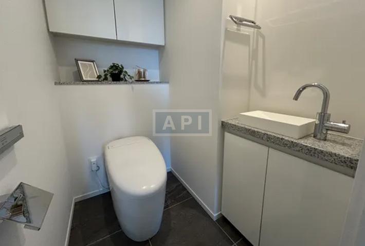  |  Interior photo 14