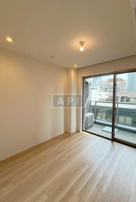  |  Interior photo 03