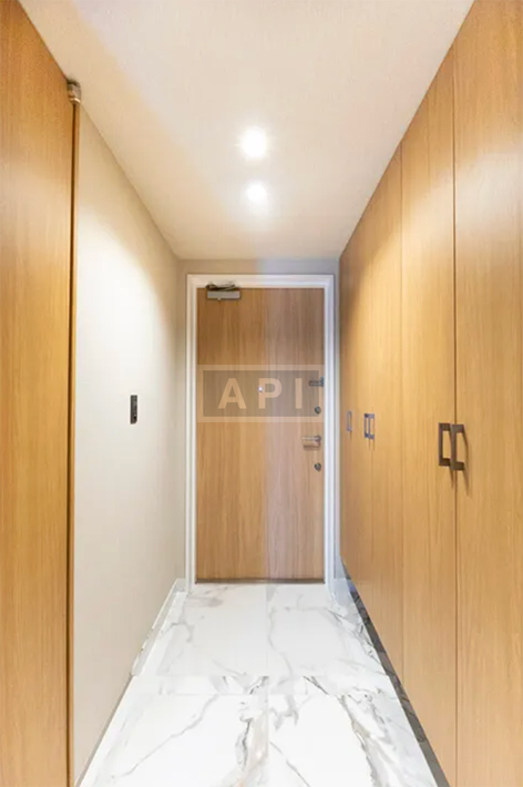  |  Interior photo 18