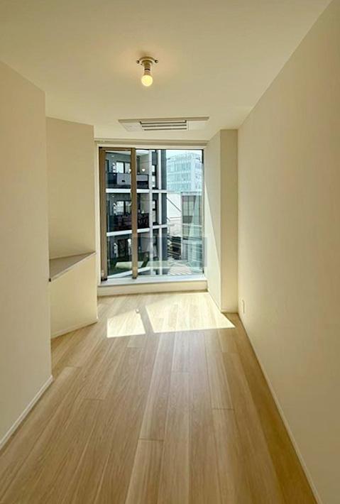  |  Interior photo 04