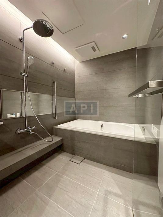  |  Interior photo 06