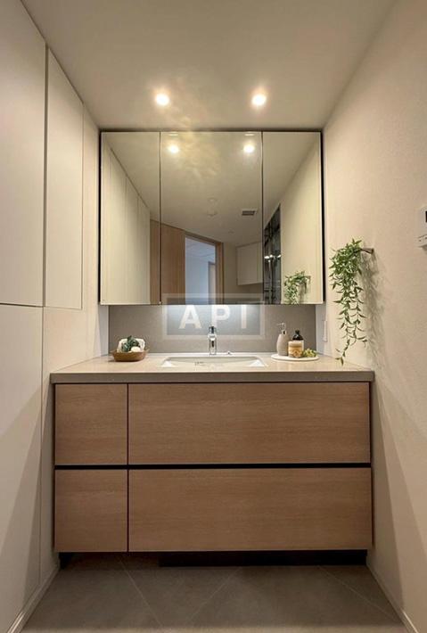  |  Interior photo 07