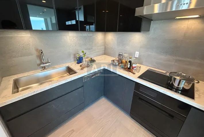  |  Interior photo 04