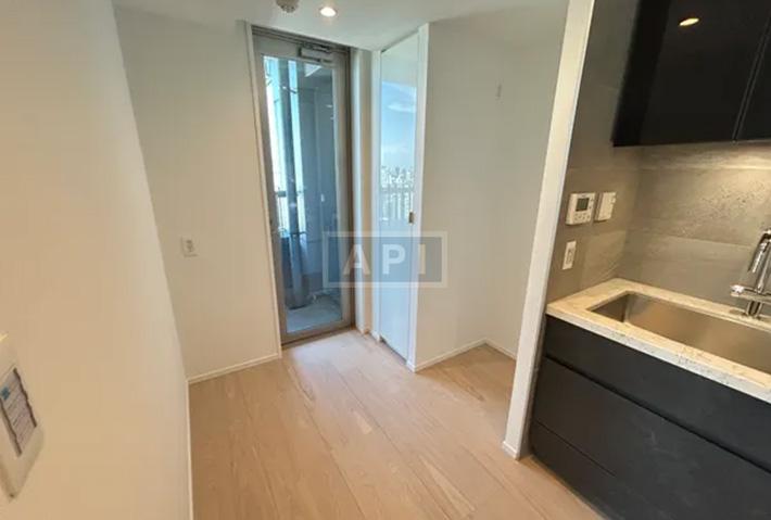  |  Interior photo 13